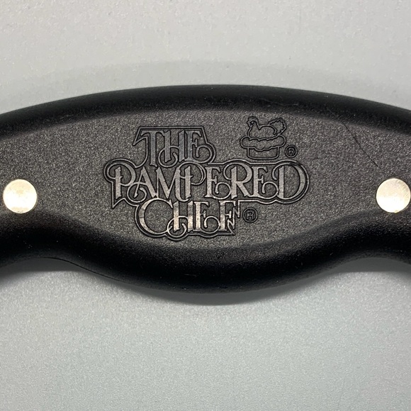 The Pampered Chef Crinkle Cutter - Picture 2 of 14